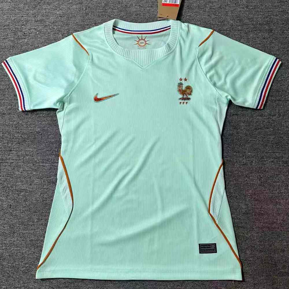 Francia 2026 - Visita - Fan - Mujer