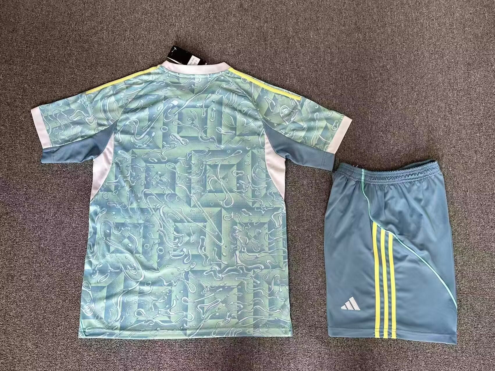 Juventus - Visita - Uniforme