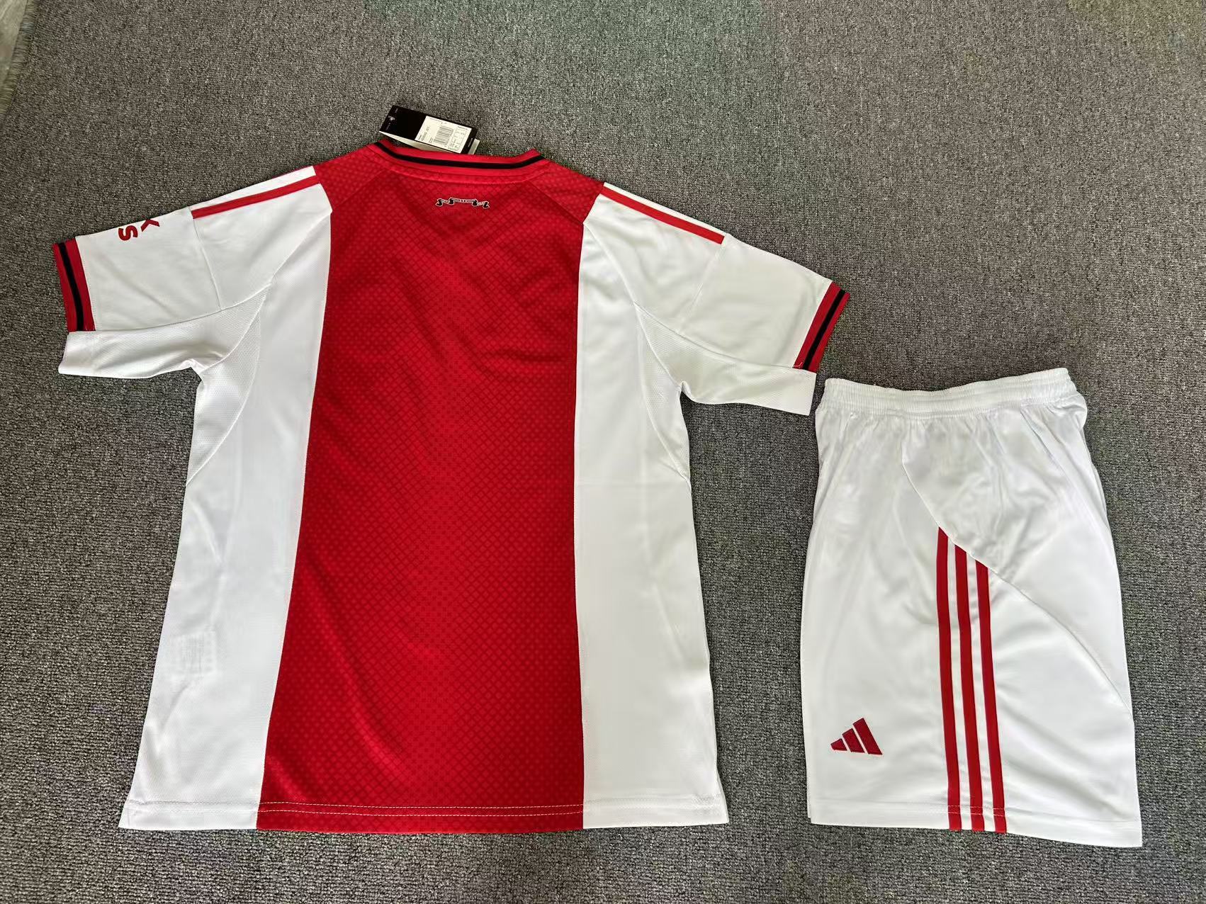 Ajax - Local - Uniforme