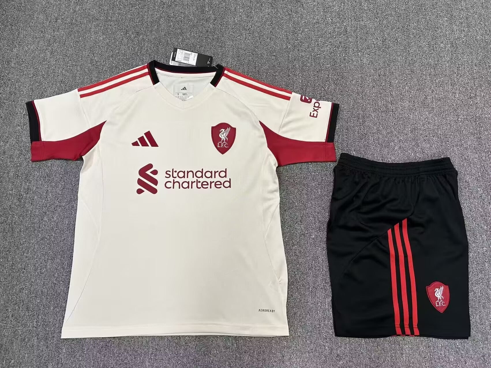 Liverpool - Visita - Uniforme