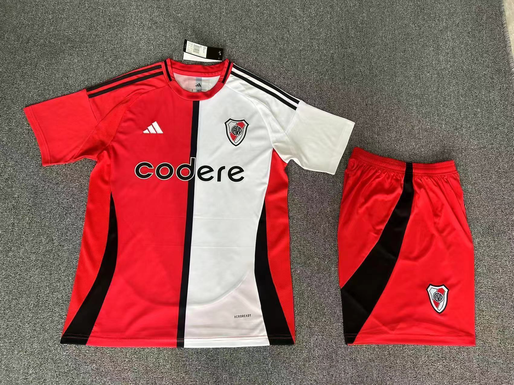 River Plate - Local - Uniforme