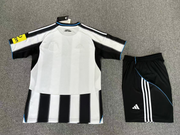 New Castle 25/26 - Uniforme