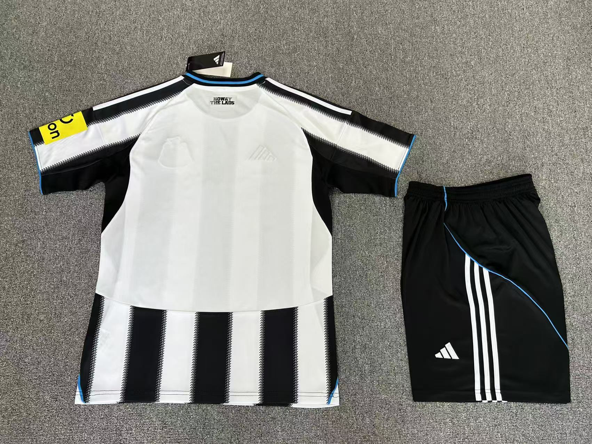 New Castle 25/26 - Uniforme